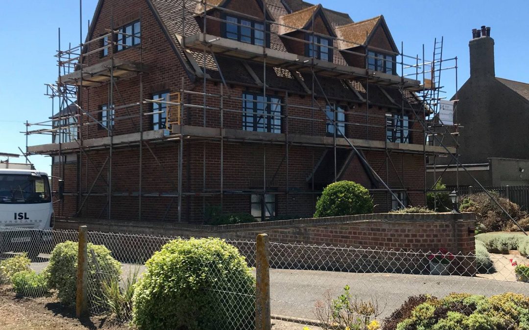 Safety First: What to Look for When Choosing Scaffolders